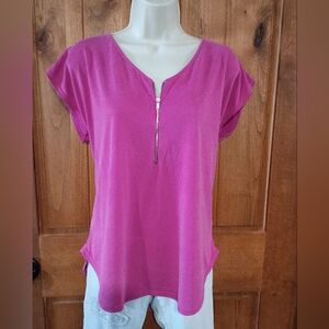 Green Envelope Pink Short Sleeve Tee with Zipper‎